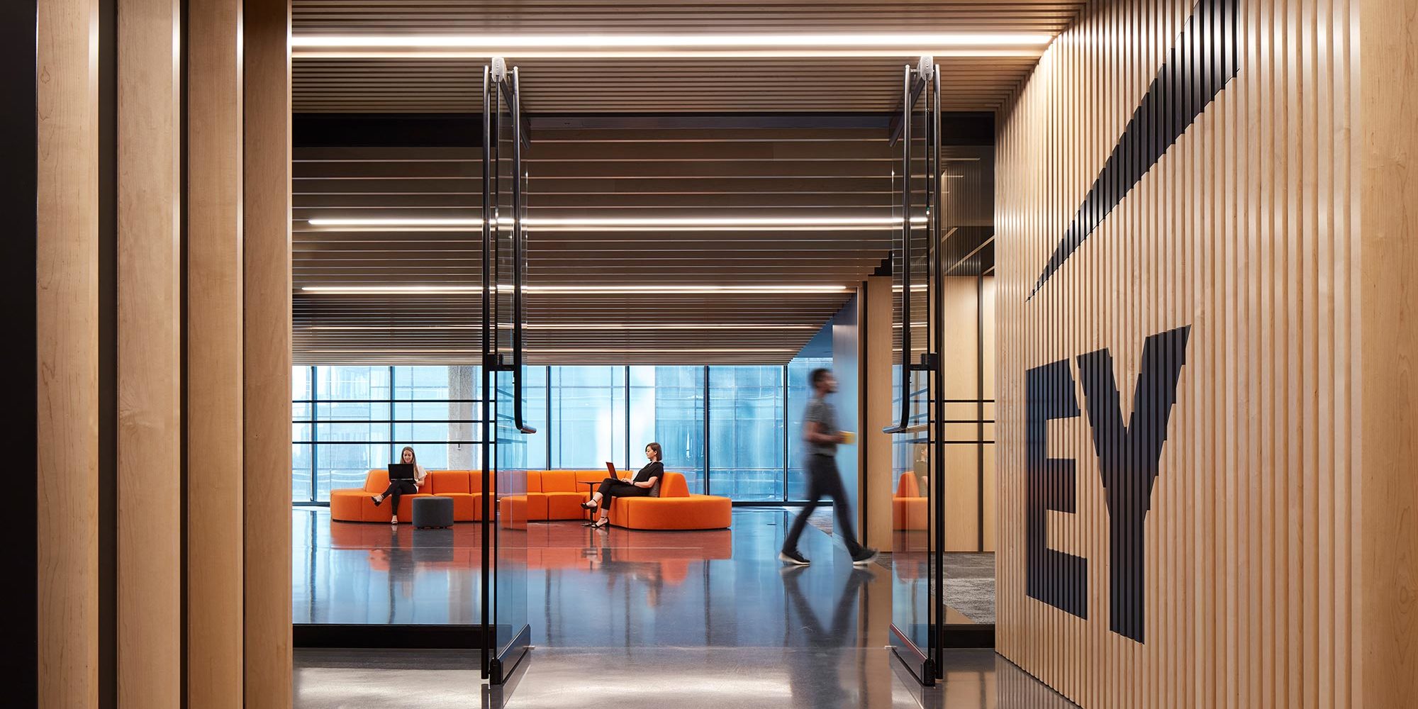 Ernst & Young Chicago Wavespace